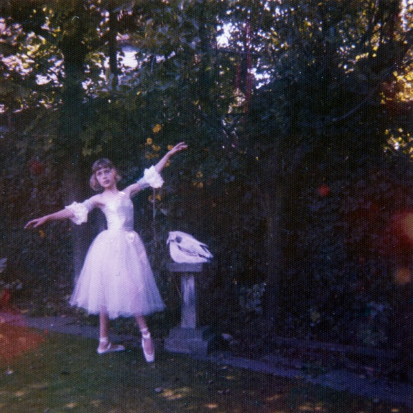 JUST TWO GIRLS - WOLF ALICE