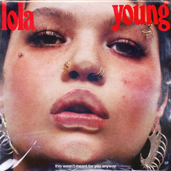 MESSY - LOLA YOUNG